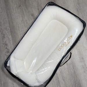 Dock A tot deluxe + in white